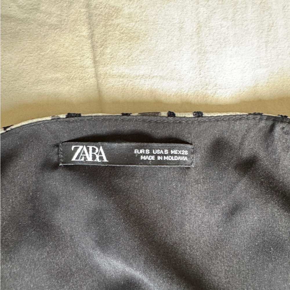 Zara Black and White Bodycon Puff Sleeve Dress - Picture 2 of 2